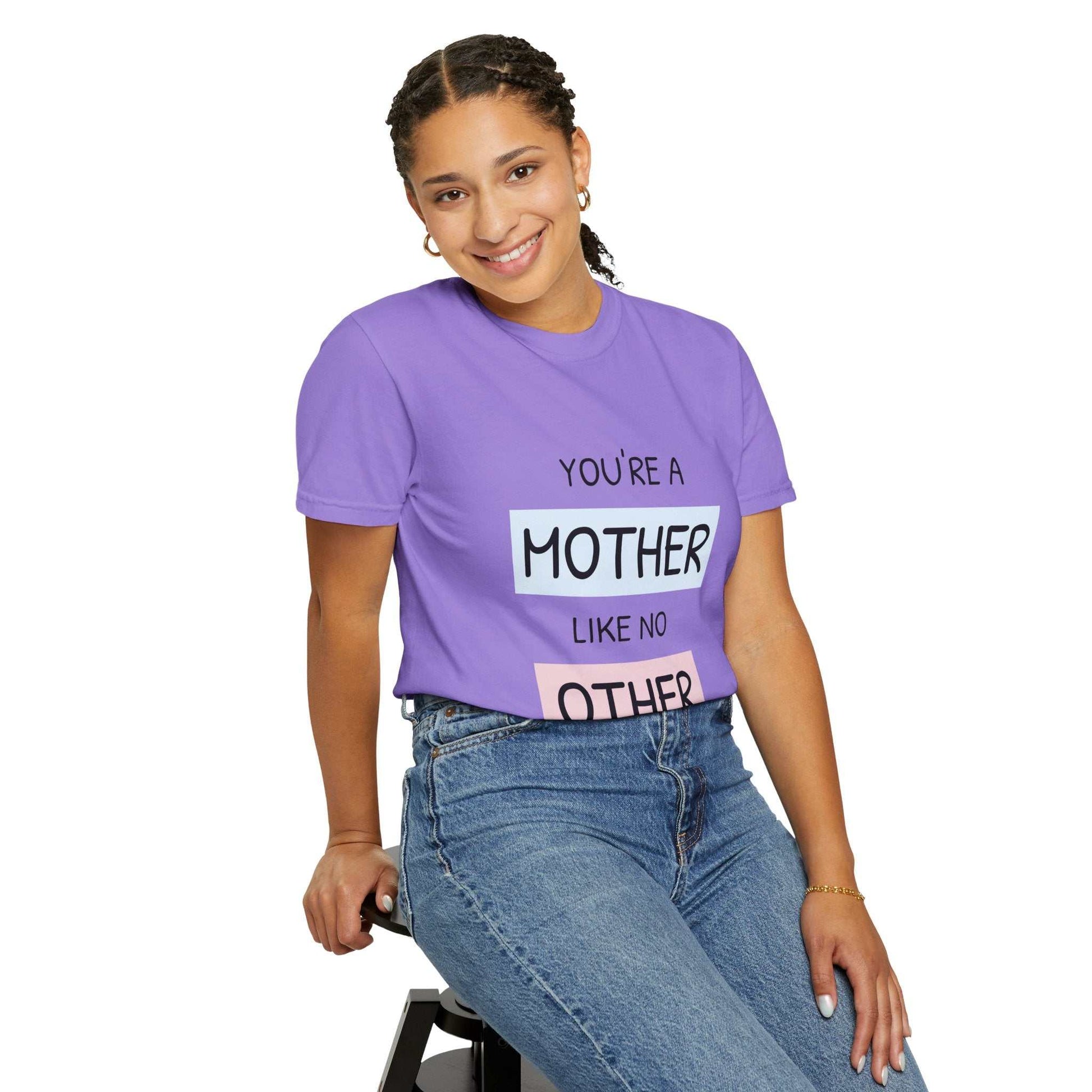 Garment-dyed t-shirt "You're a Mother Like No Other" with relaxed fit, purple color.