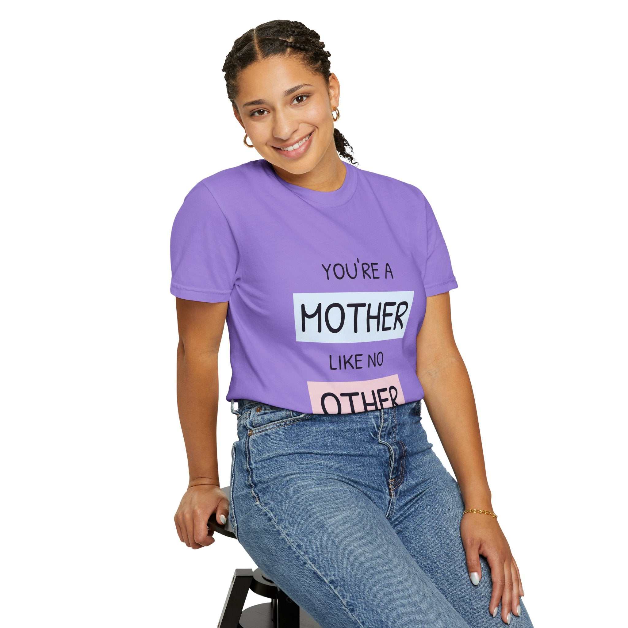 Garment-dyed t-shirt "You're a Mother Like No Other" with relaxed fit, purple color.